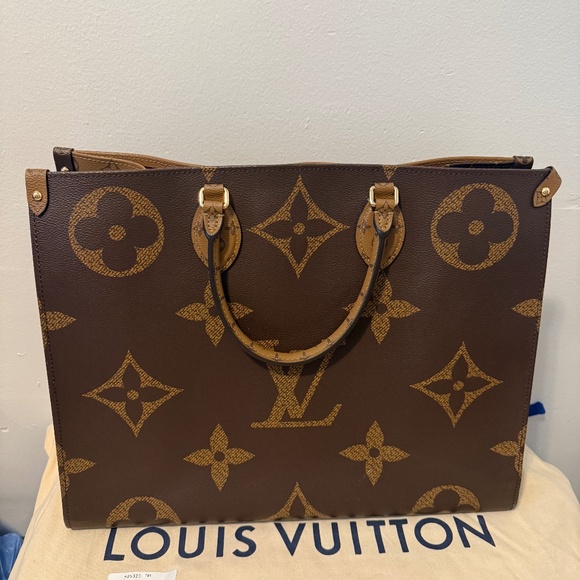 Louis Vuitton Handbags - Louis Vuitton GIANT OnTheGo GM Tote